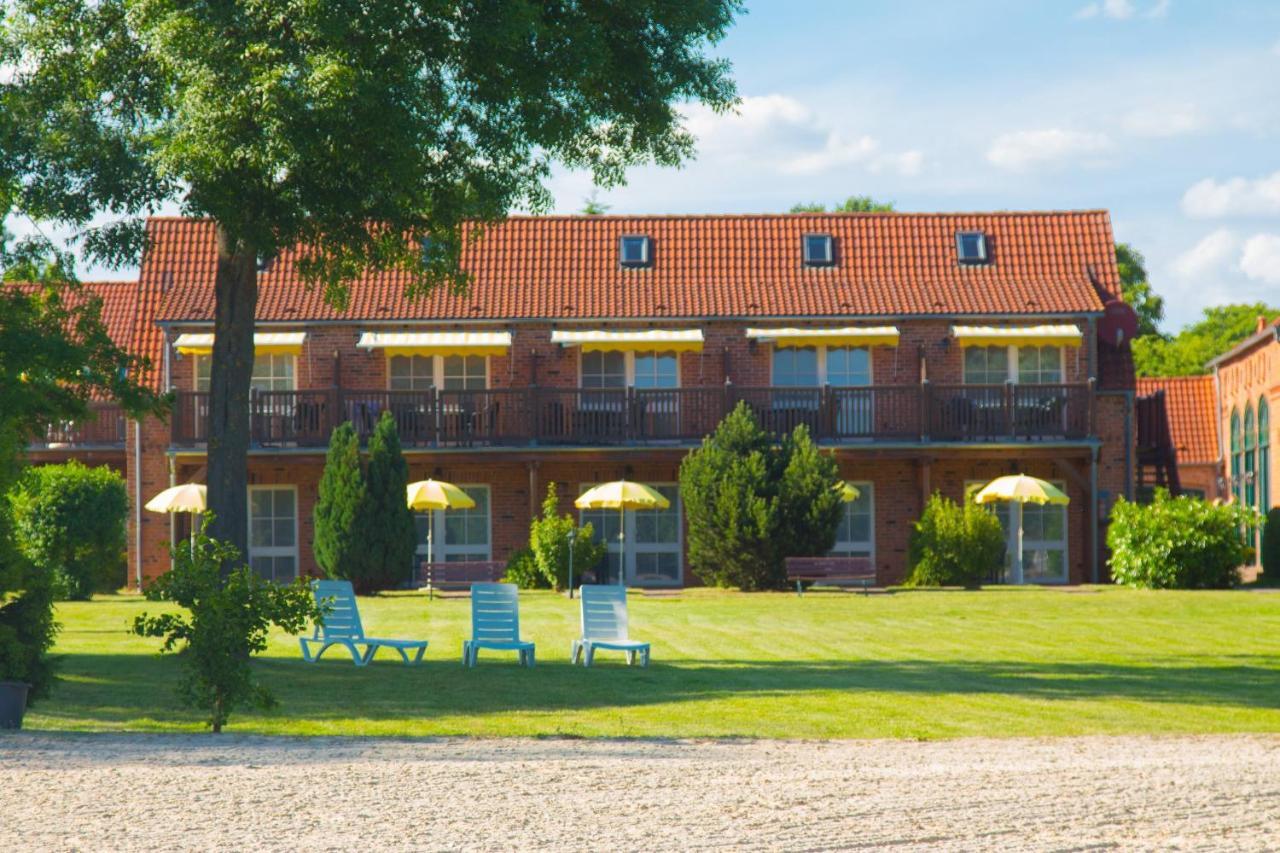 Ferienpark Mecklenburg Hotel Ziegendorf Bagian luar foto