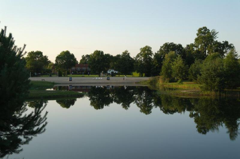 Ferienpark Mecklenburg Hotel Ziegendorf Bagian luar foto